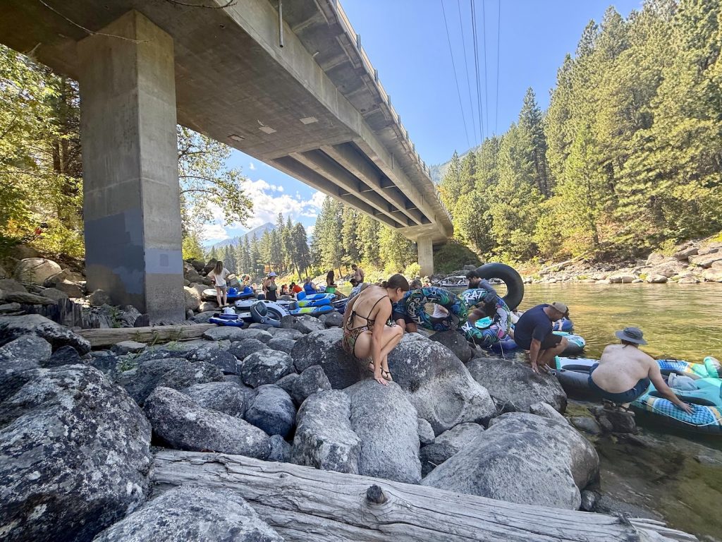 Floating the River in Leavenworth with SUPs